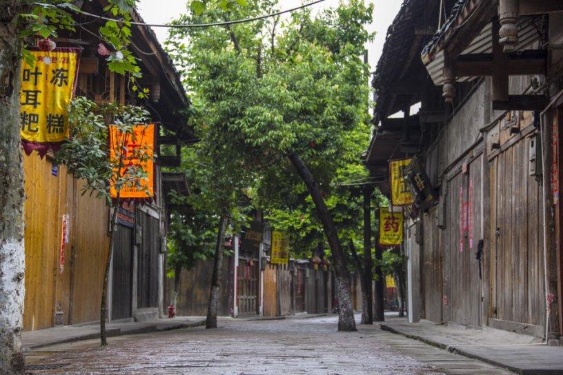 解惑专家就近亲答疑——北中医学生操场摆桌交流把脉,如何看待学生们的做法?这样做有什么意义?平台